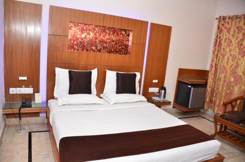 Hotel Basera Brij Bhoomi Vrindāvan מראה חיצוני תמונה