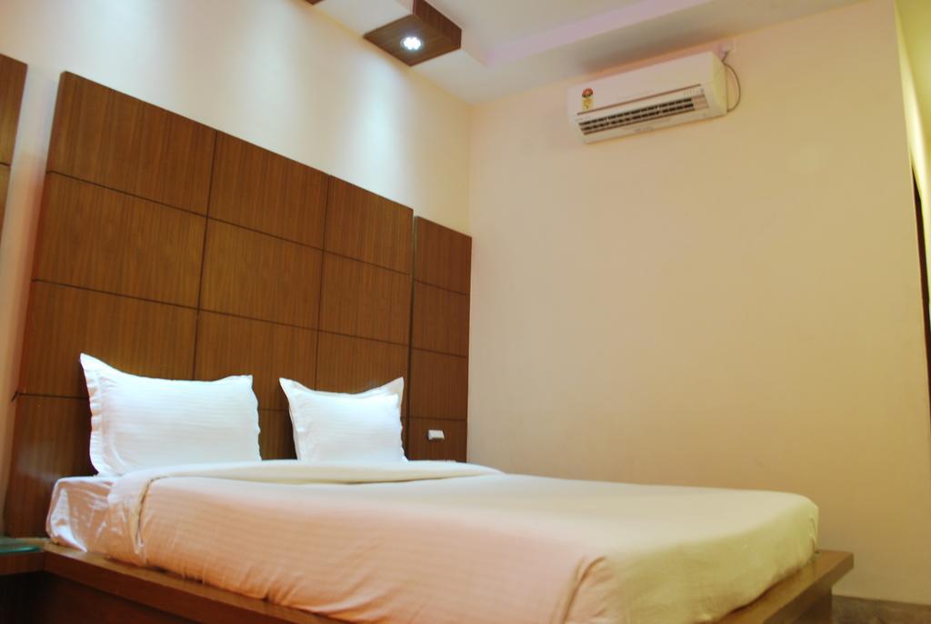 Hotel Basera Brij Bhoomi Vrindāvan מראה חיצוני תמונה